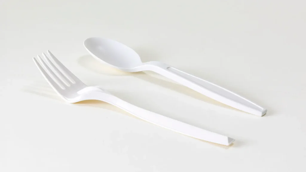 バイオマスプラスチック製のカトラリー