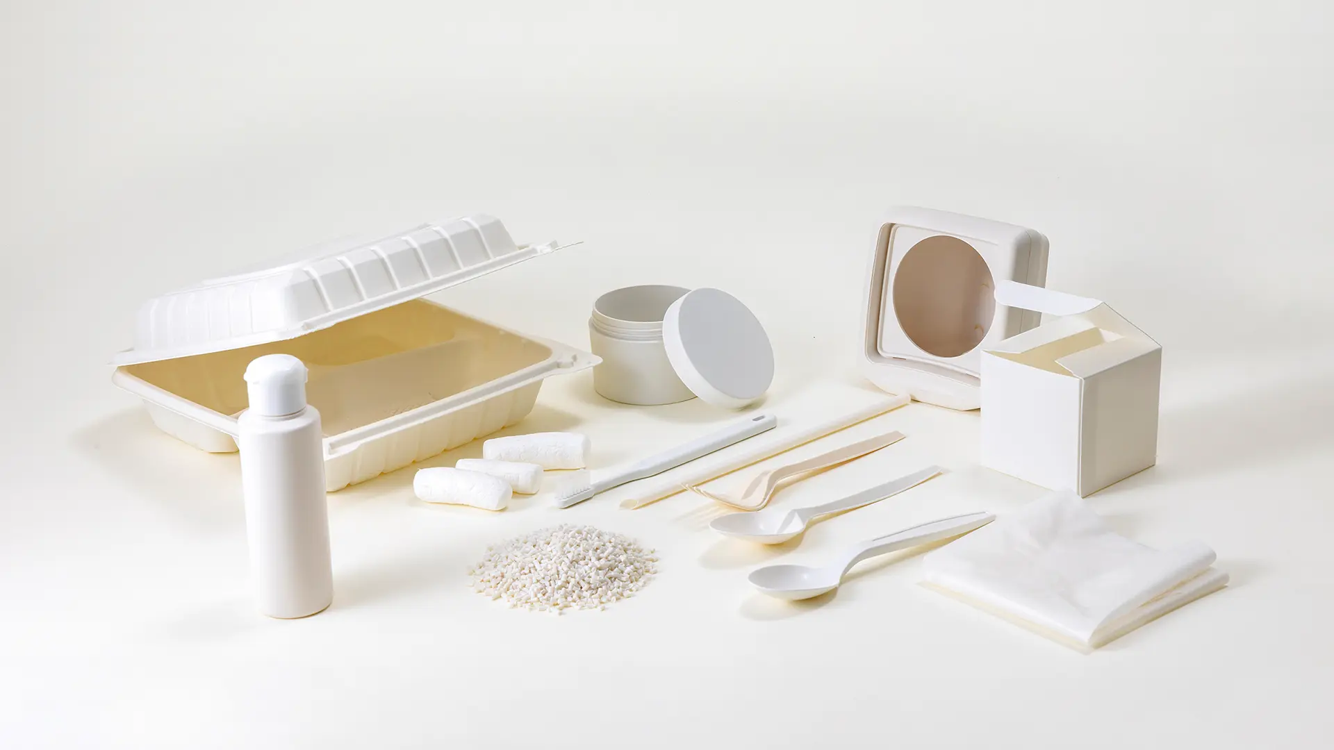 様々なバイオプラスチックの成形品