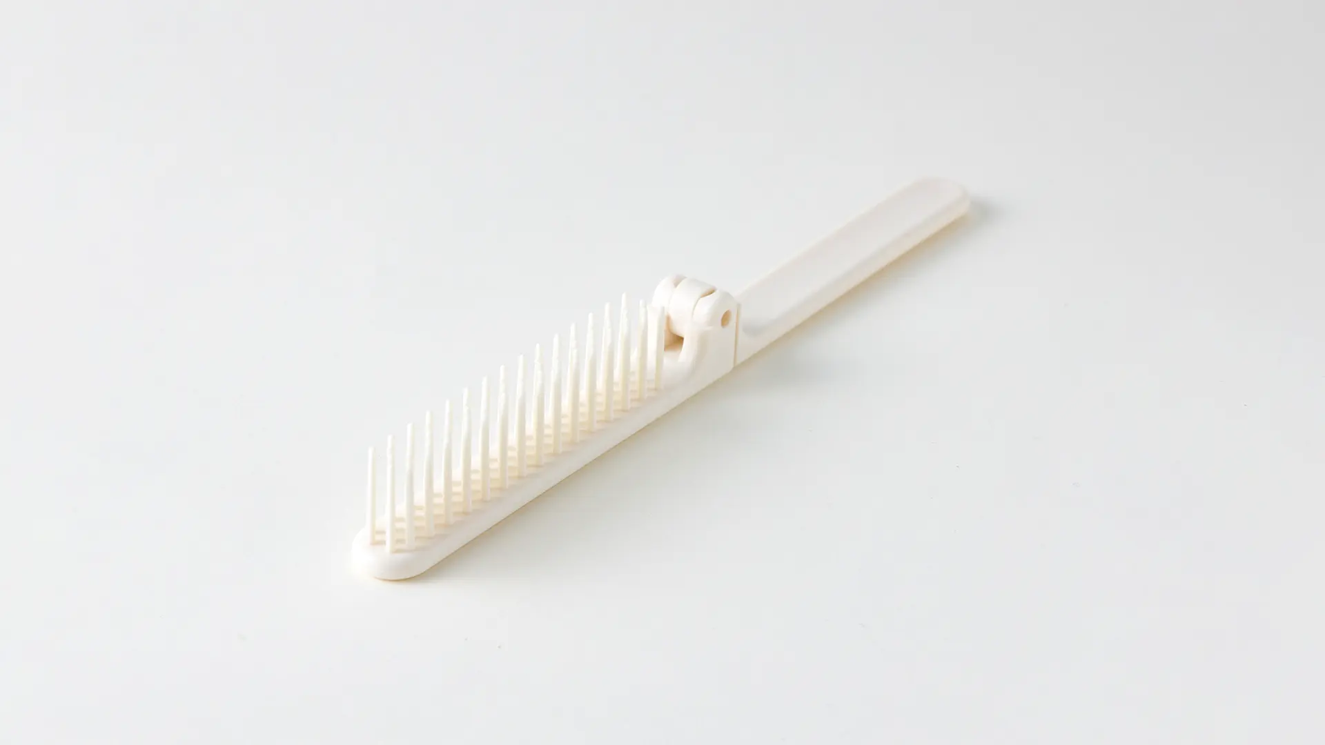 バイオマスプラスチック製ヘアブラシ