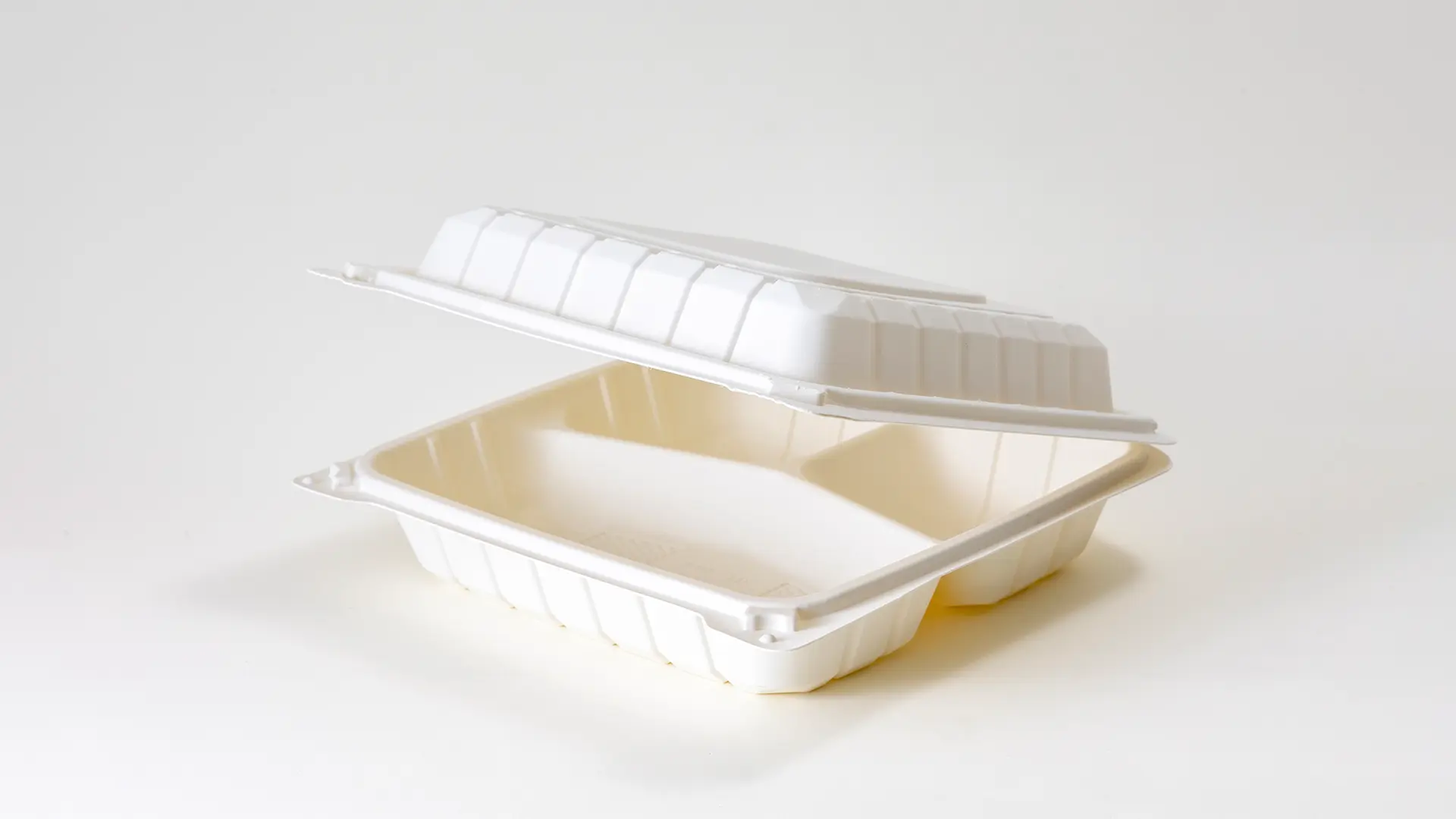 真空成形で成形される食品容器